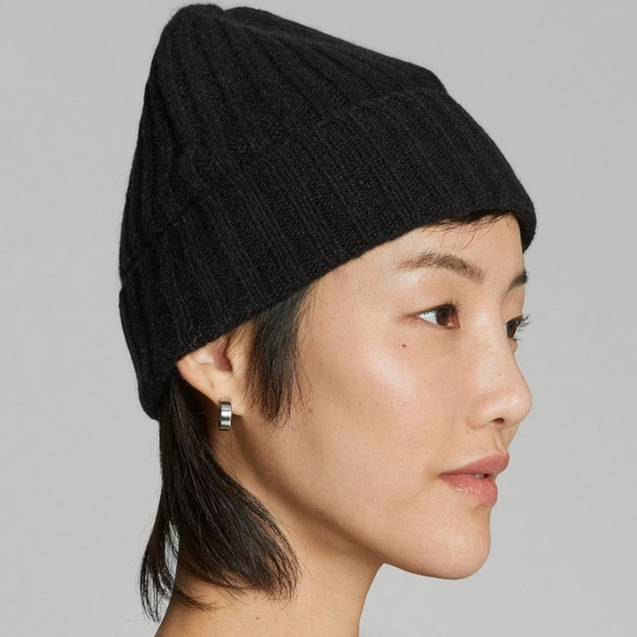 Everlane Accessories - NWT Everlane Cashmere beanie